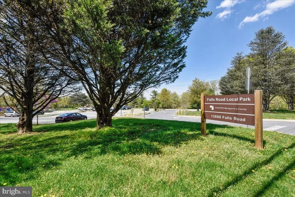 Photo of 1705 CRESTVIEW DRIVE