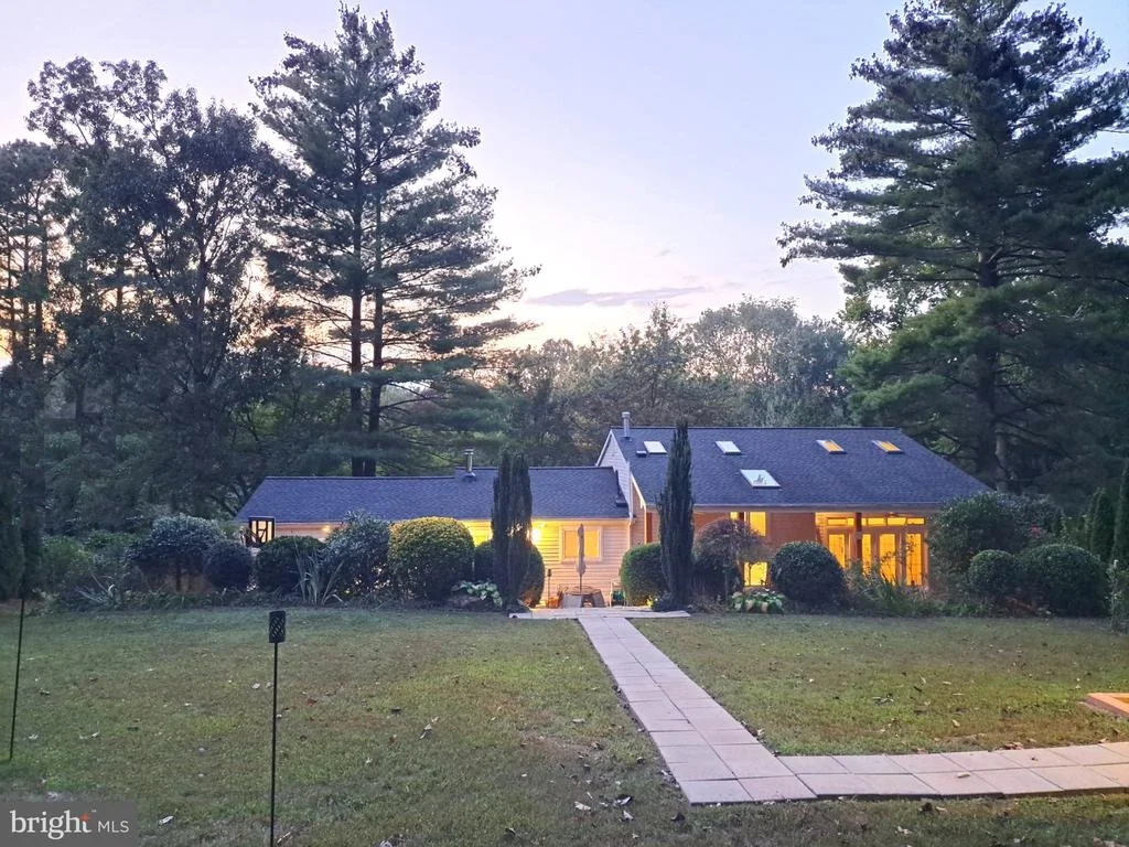 Photo of 10929 HOWLAND DRIVE