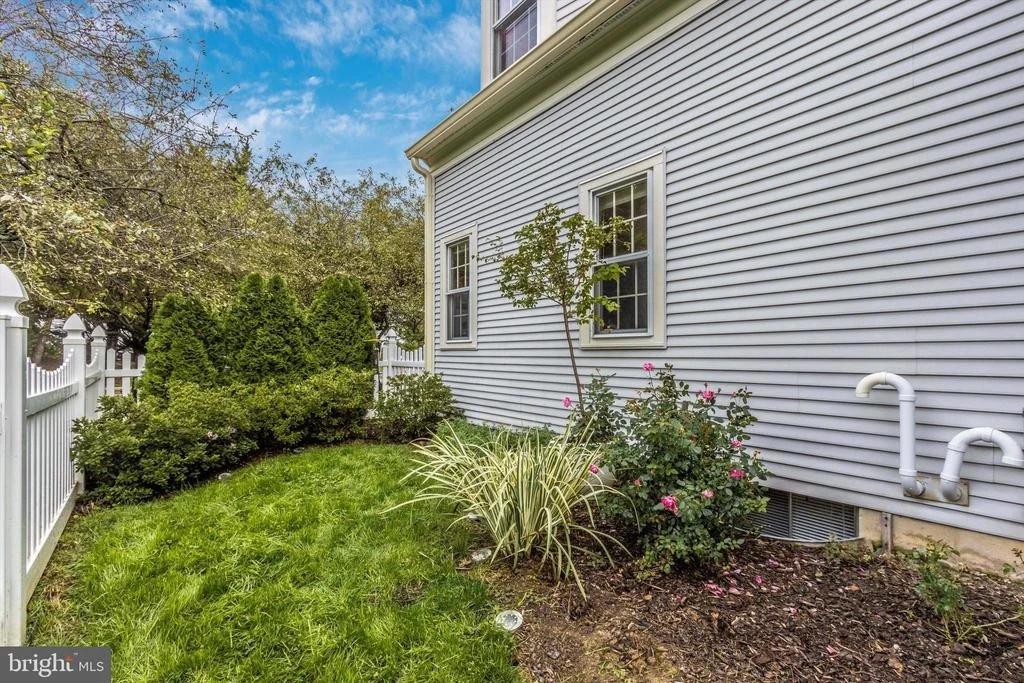 Photo of 833 DUNBROOKE COURT