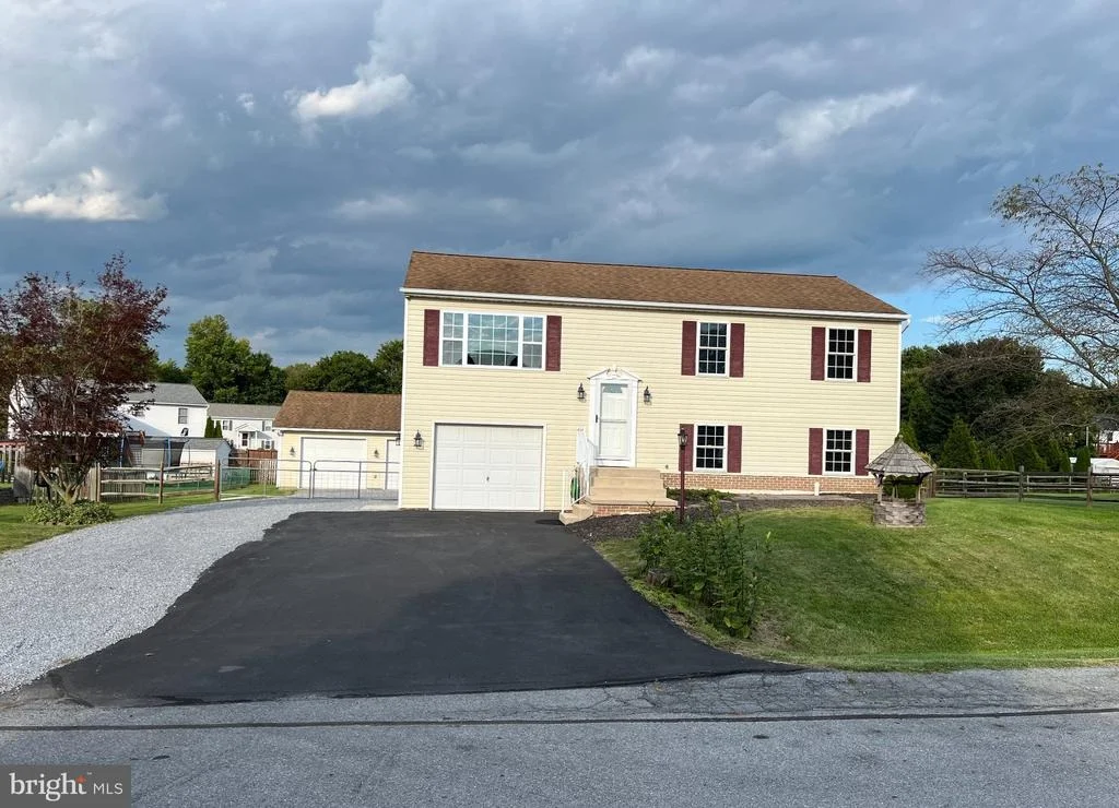 Photo of 15932 HIBISCUS DRIVE