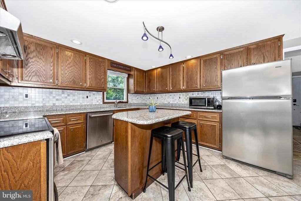 Photo of 6641 JEFFERSON BLVD
