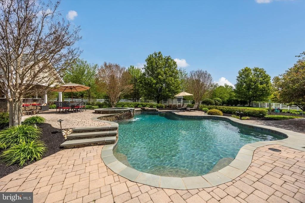 Photo of 6170 CHALLEDON CIRCLE