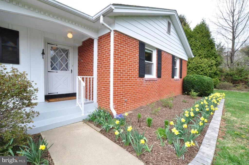 Photo of 10121 JOHNS DRIVE
