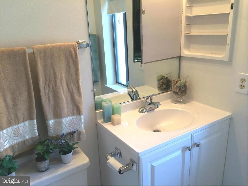 Photo of Unit 843E at 15310 PINE ORCHARD DRIVE