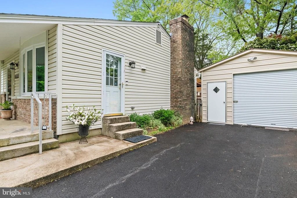 Photo of 970 HIGHPOINT DRIVE