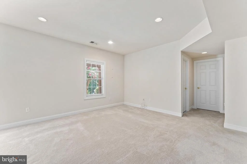Photo of 16505 MURRAY PLACE