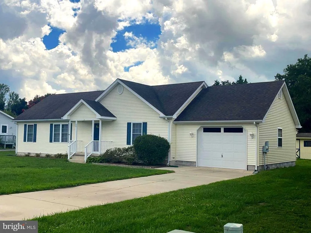 Photo of 28 CIRCLE DRIVE W