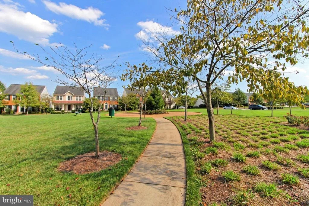 Photo of 6715 SELBOURNE LANE
