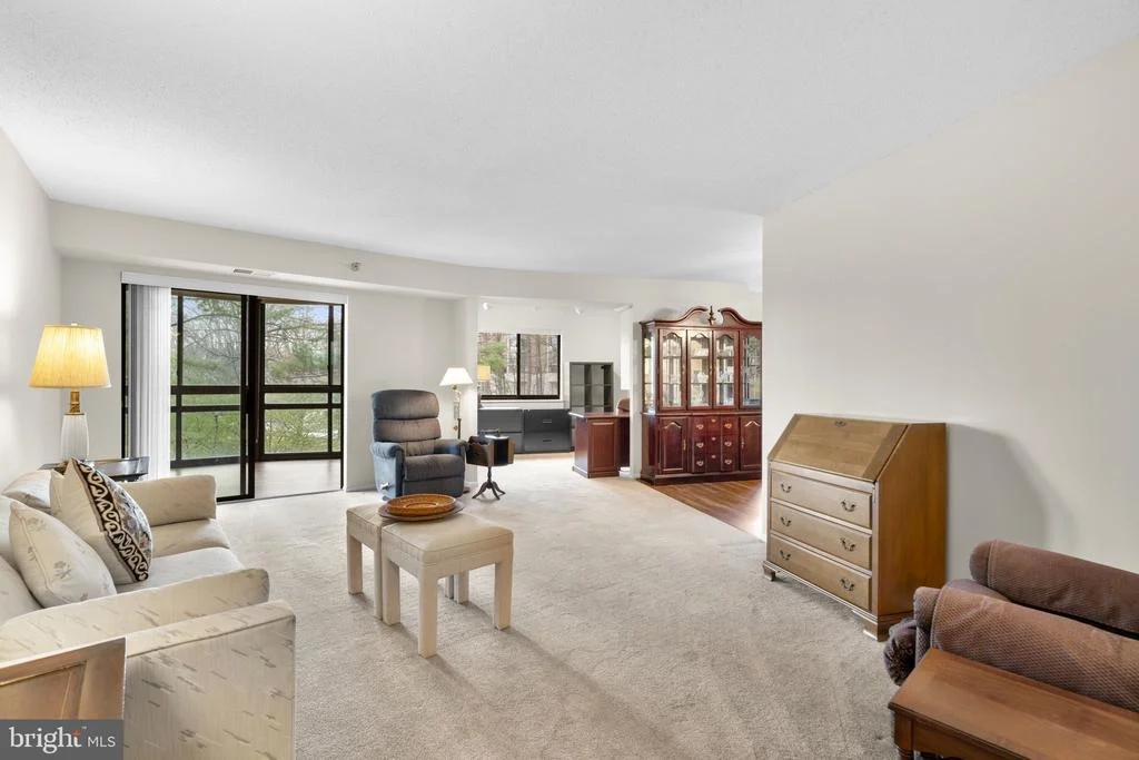 Photo of Unit 3204 at 15115 INTERLACHEN DRIVE