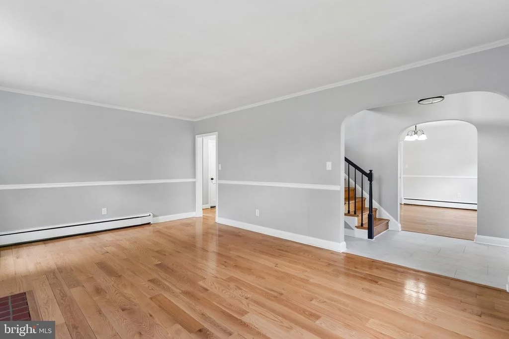 Photo of 527 FOREST VIEW ROAD
