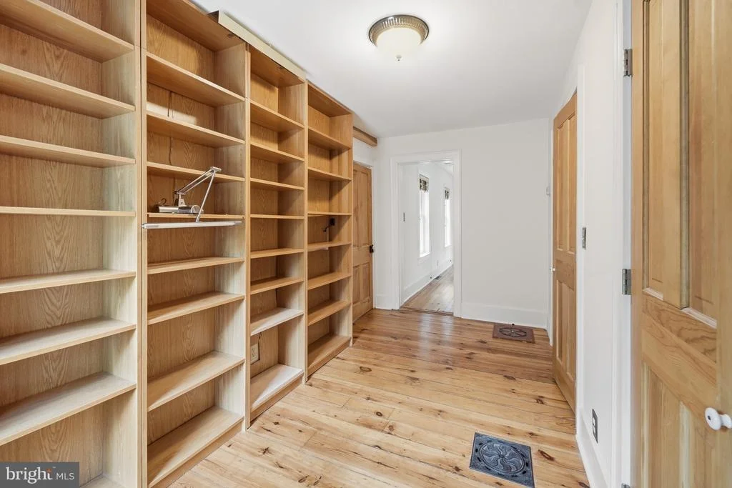 Photo of 606 KINGS HIGHWAY