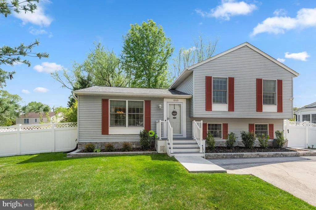 Photo of 1315 SOMERSET ROAD