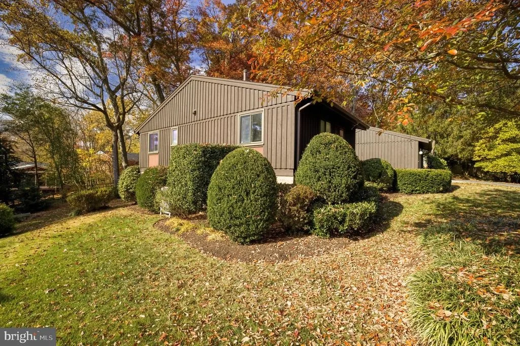 Photo of 8815 BURBANK ROAD