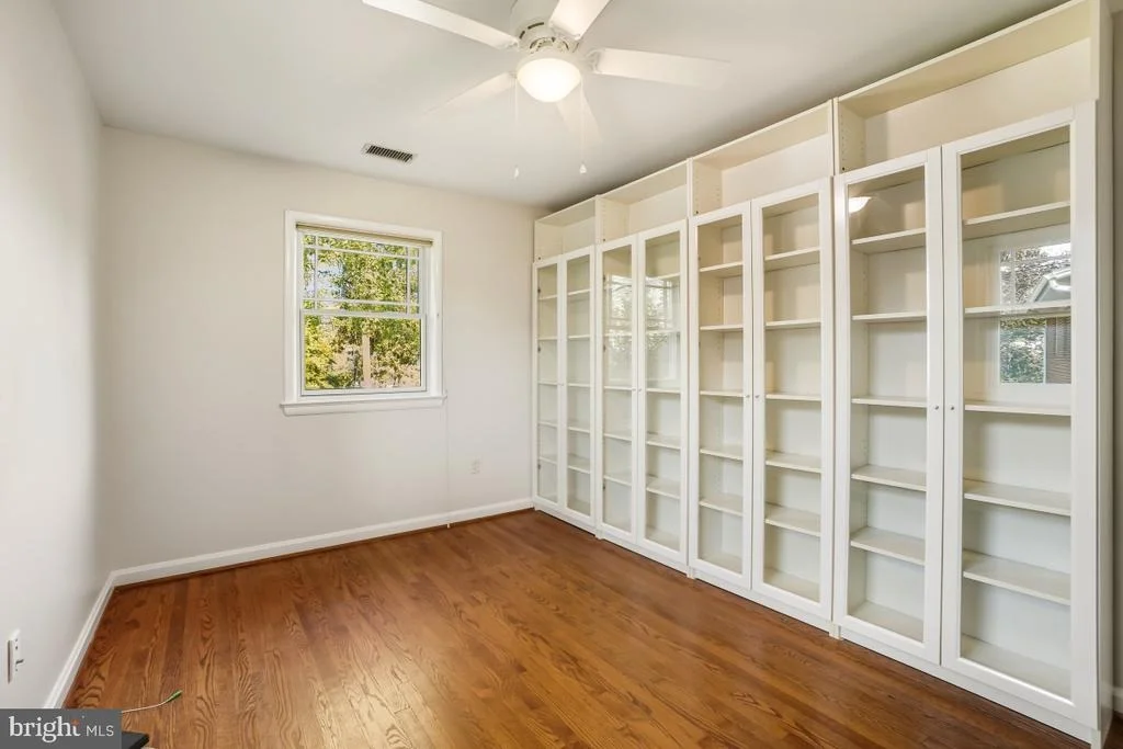 Photo of 418 NEALE COURT