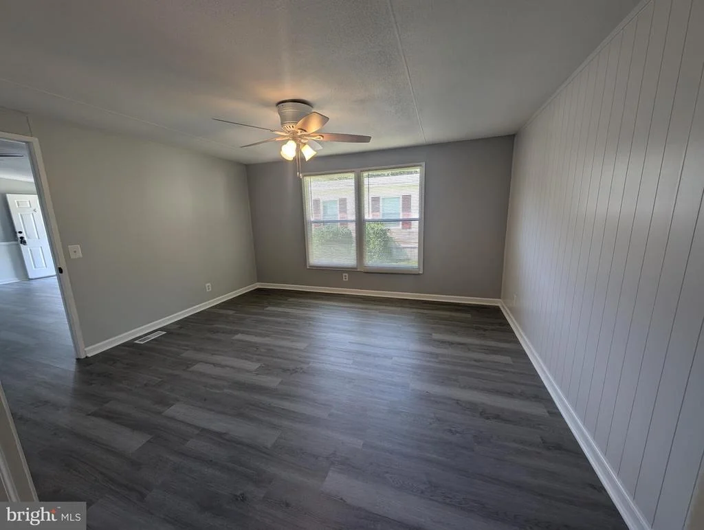 Photo of 213 POCLAIN RD