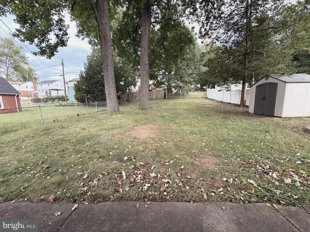 Photo of 6011 EASTERN PARKWAY