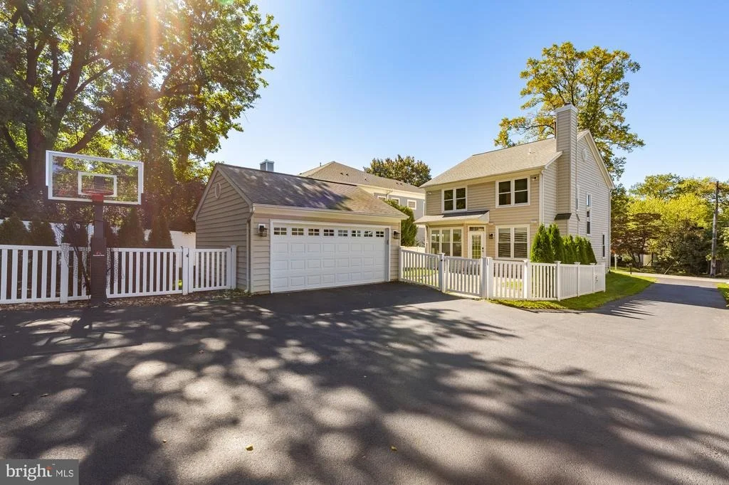 Photo of 1505 SPRING VALE AVENUE