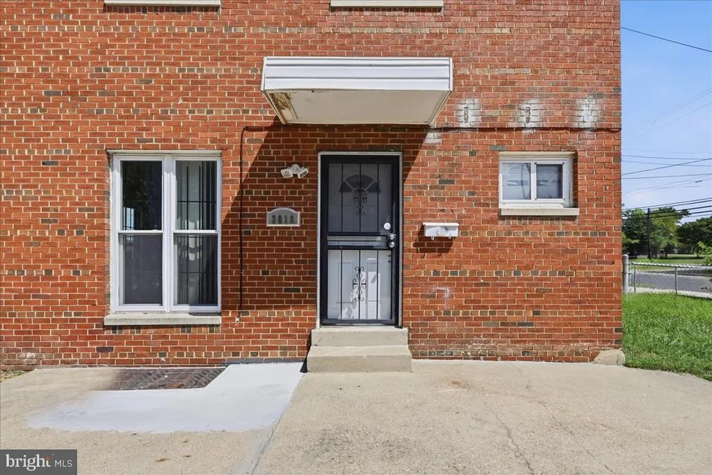 Photo of 3018 SAINT CLAIR DRIVE