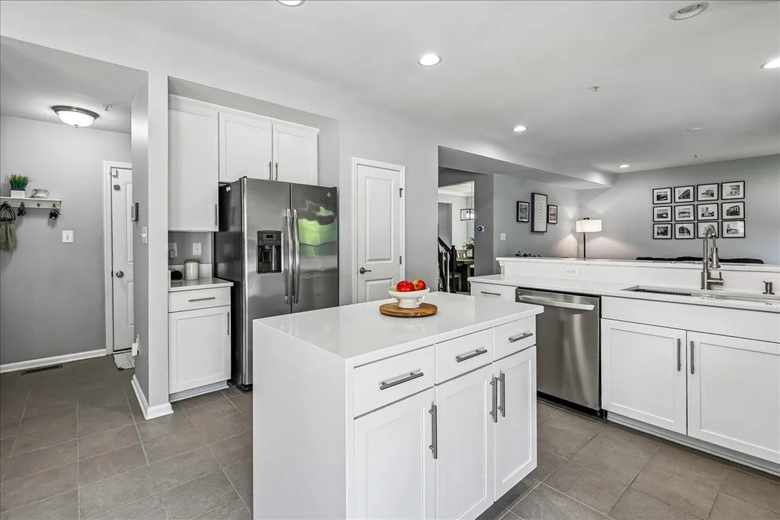 Photo of 8124 MEADOWGATE CIRCLE