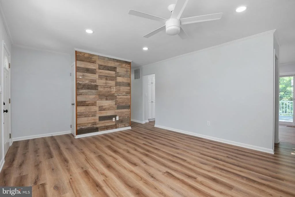 Photo of 541 CRESTPARK DRIVE
