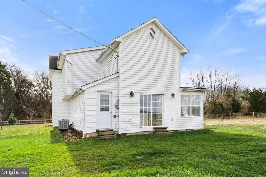 Photo of 18499 AUBURN ROAD