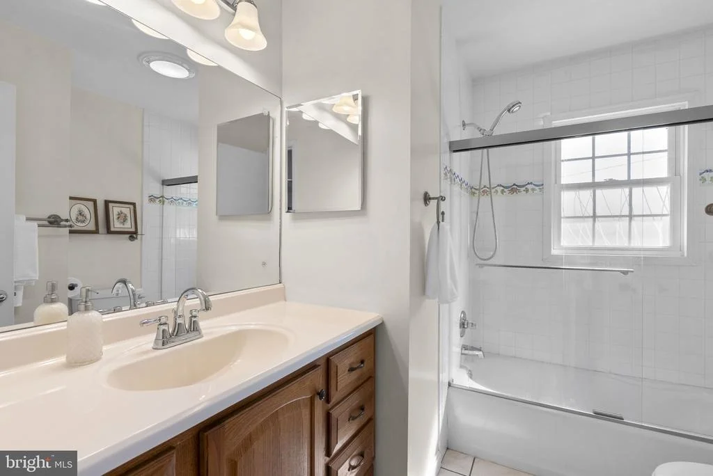 Photo of 1106 BEALL PLACE