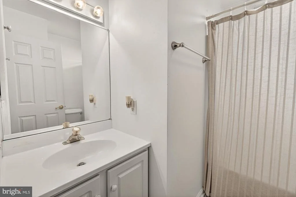 Photo of 2094 E GREENLEAF DRIVE