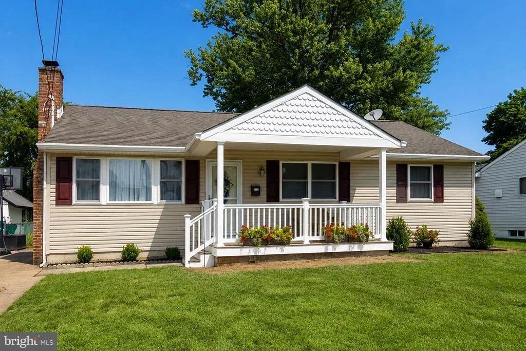 Photo of 611 JACKSON AVENUE