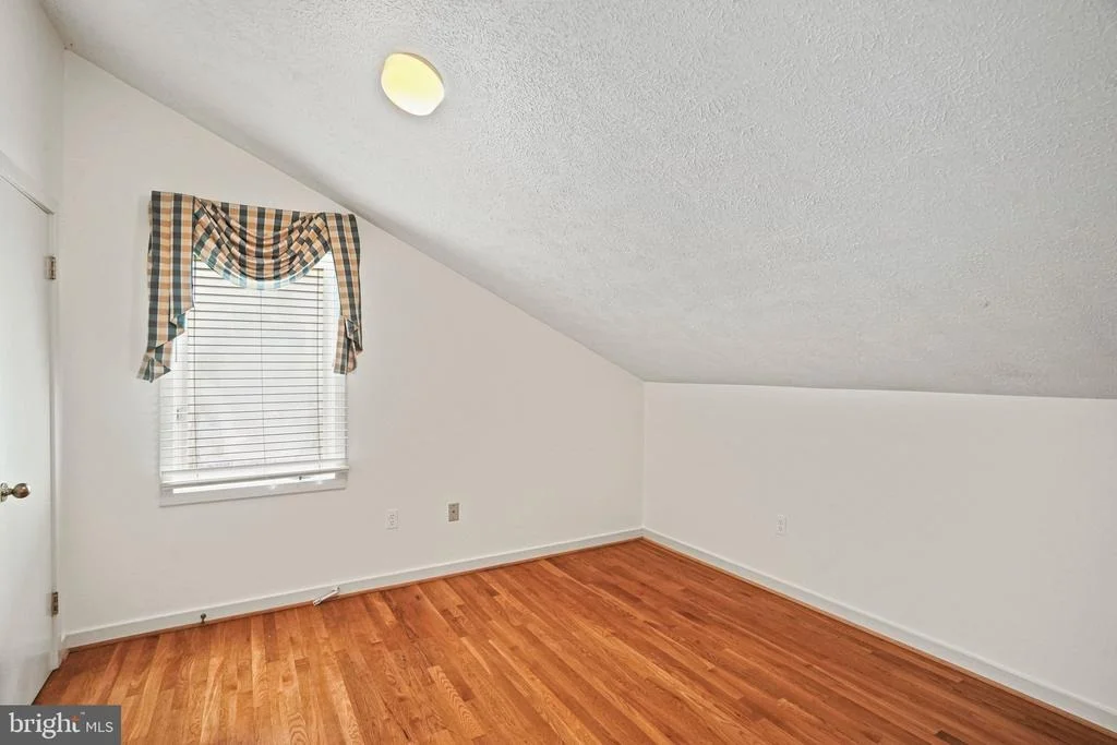 Photo of 10320 GLEN ROAD