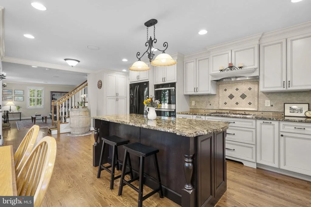 Photo of 710 WOODSIDE PARKWAY
