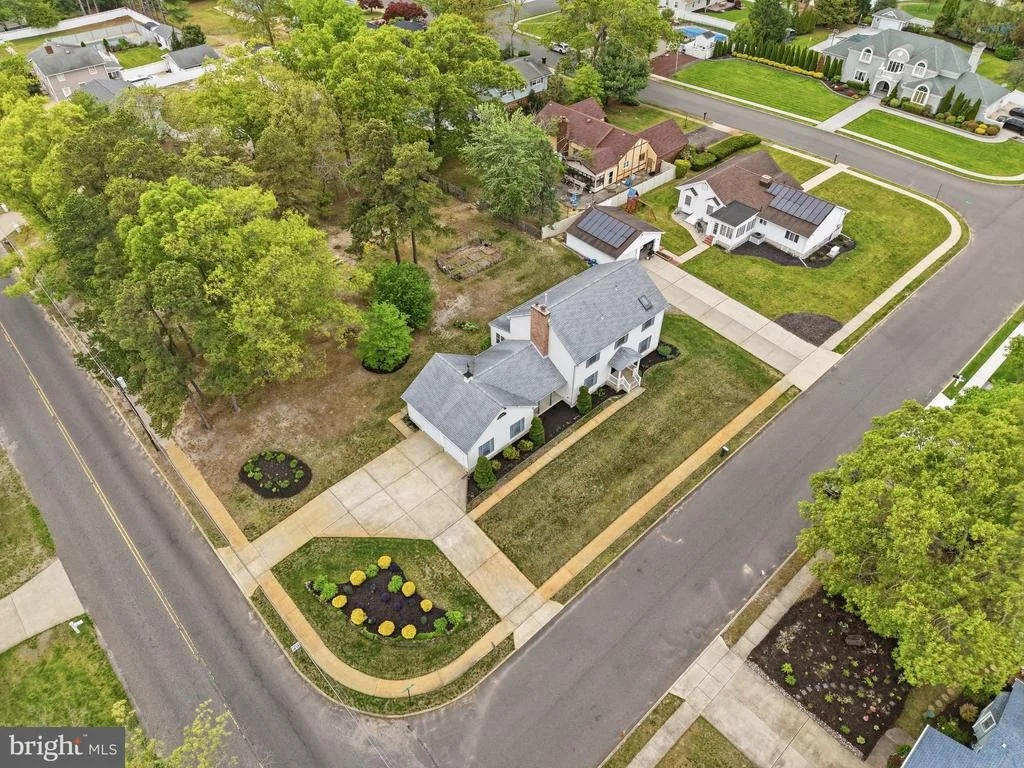 Photo of 1 MOSS VIEW LANE