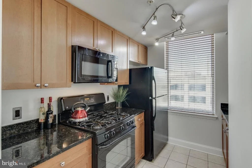 Photo of Unit 709 at 930 WAYNE AVENUE