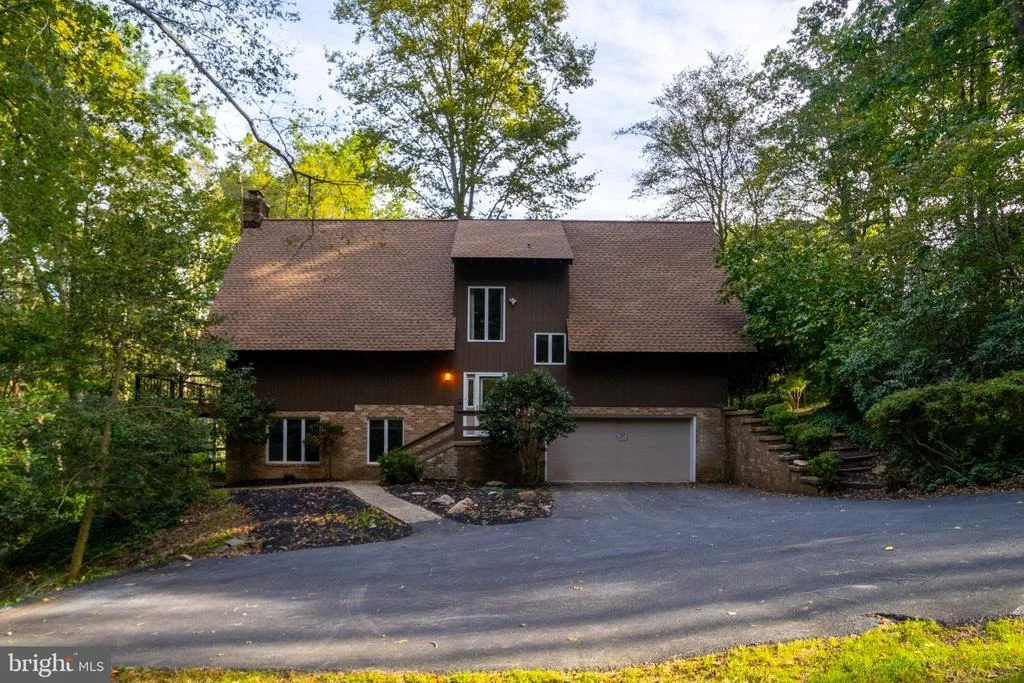 Photo of 2010 FALLSGROVE WAY
