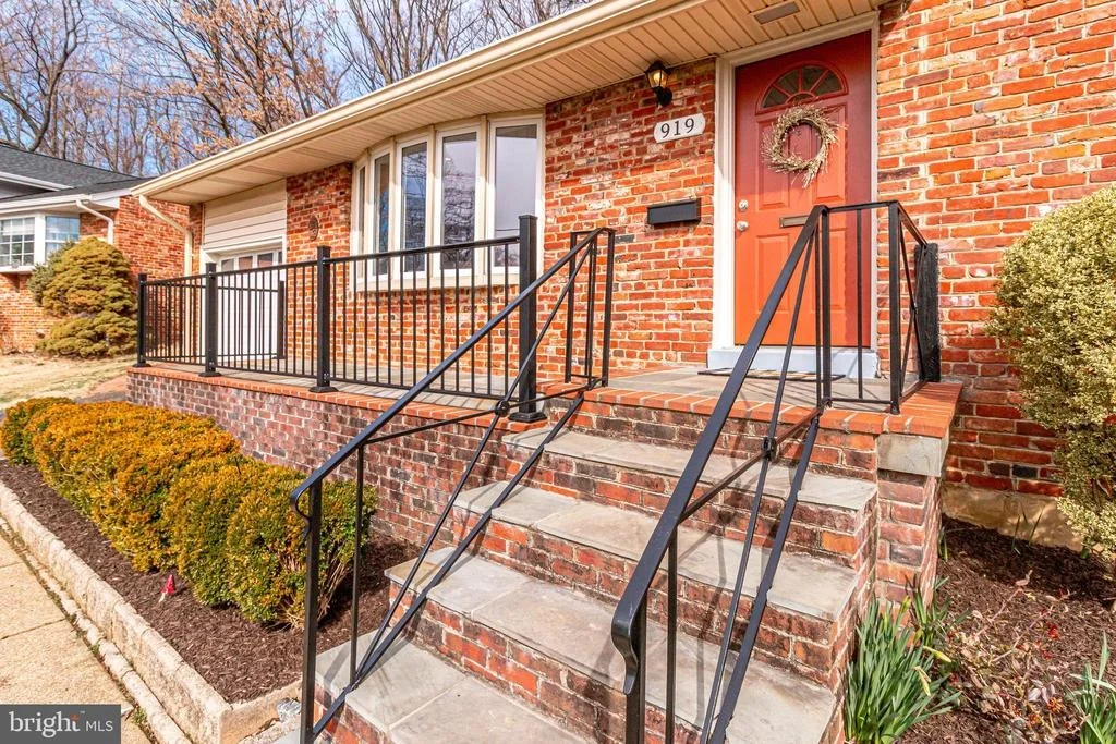 Photo of 919 JUNIPER PLACE