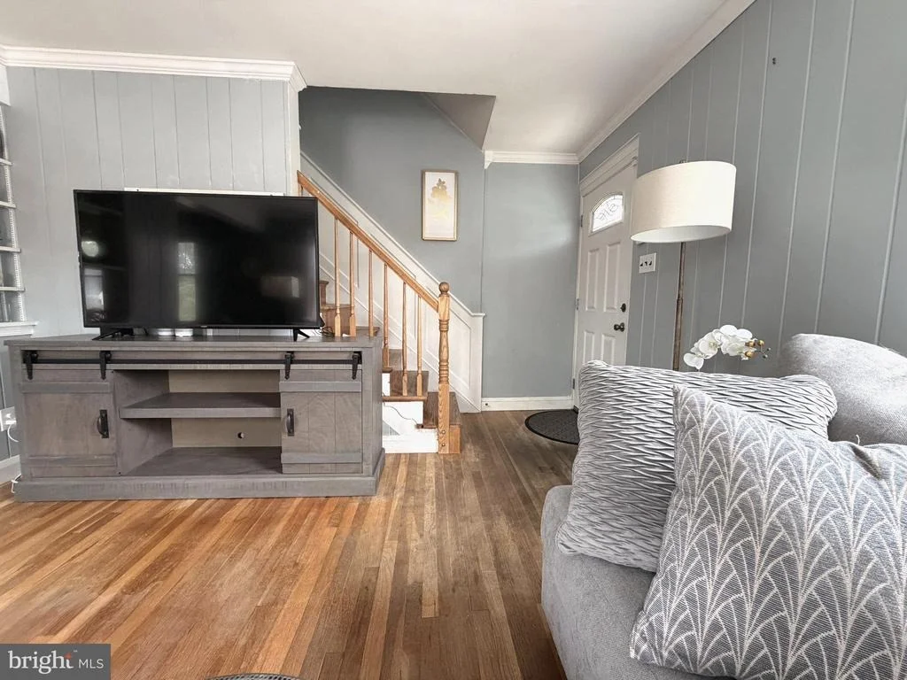 Photo of 6011 EASTERN PARKWAY