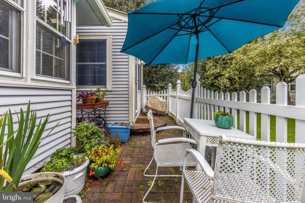 Photo of 833 DUNBROOKE COURT