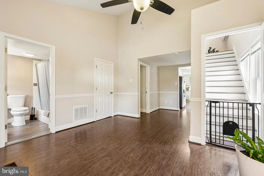 Photo of 335 BEACH AVENUE