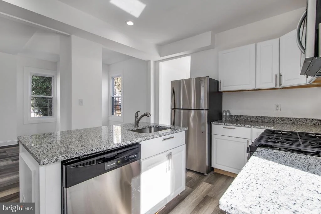 Photo of 5327 HAMLIN AVENUE