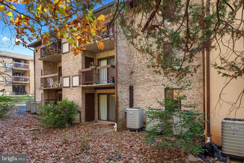 Photo of Unit 901B at 11650 STONEVIEW SQUARE