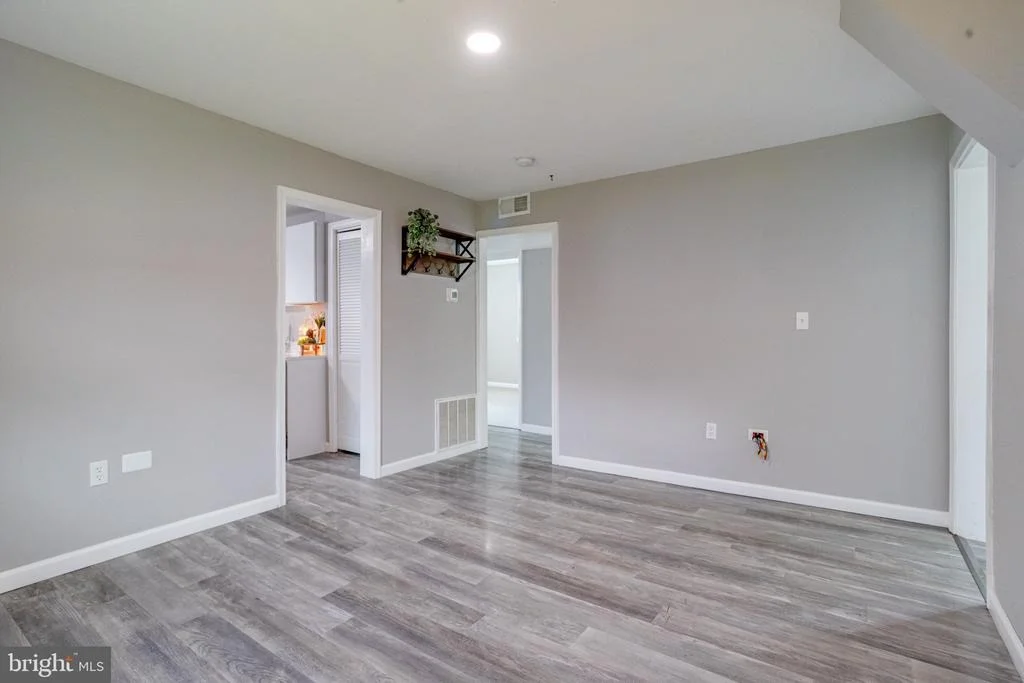 Photo of 215 GLIDER DRIVE