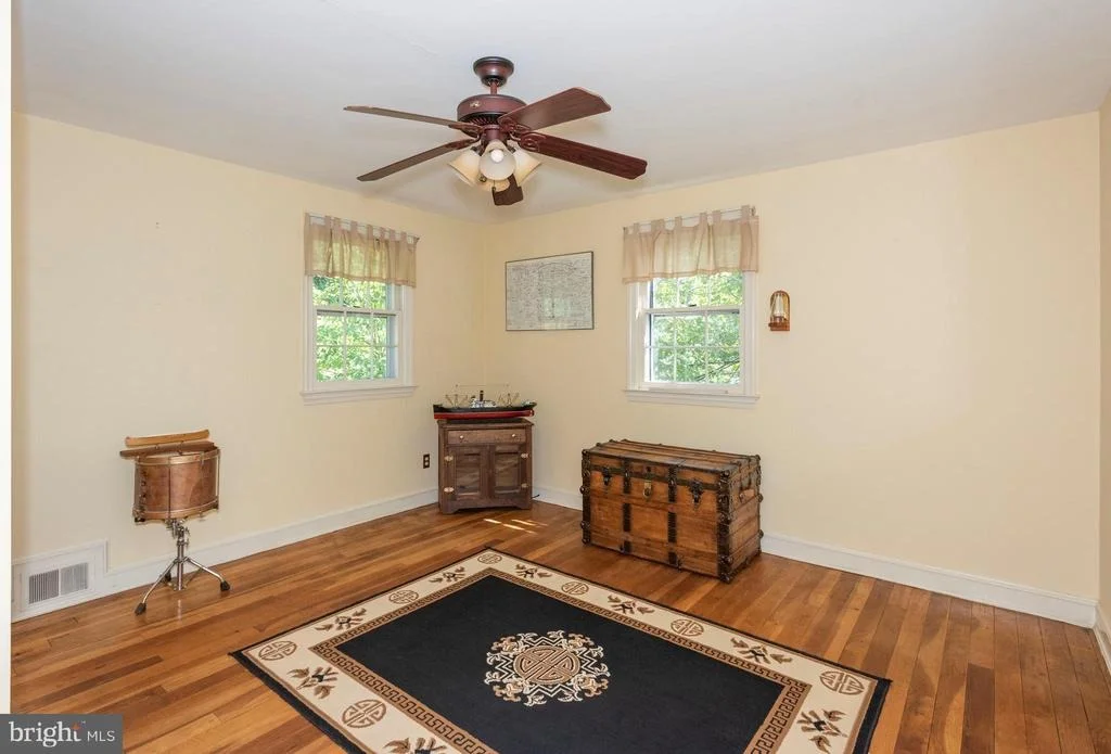 Photo of 1517 FOREST GLEN ROAD