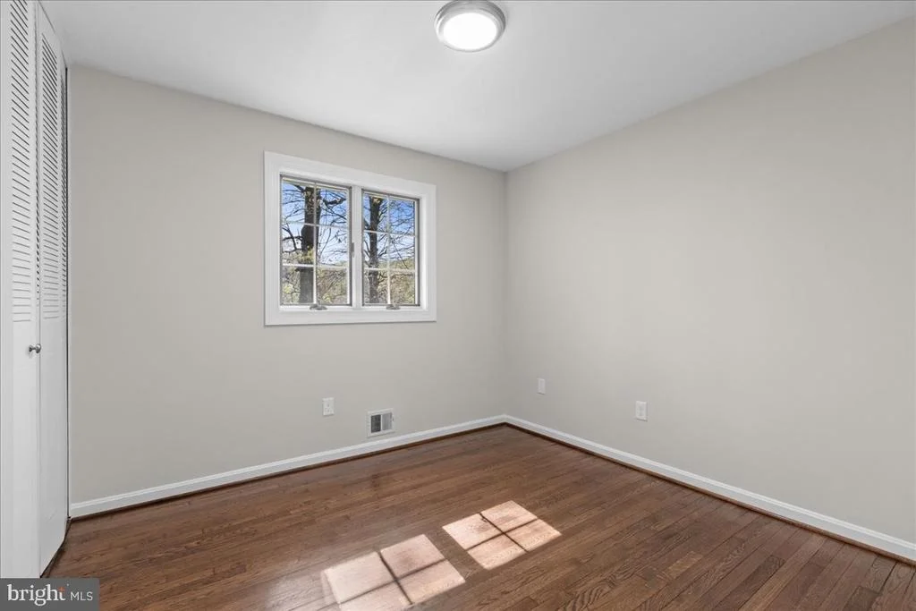 Photo of 5517 SOUTHAMPTON DRIVE