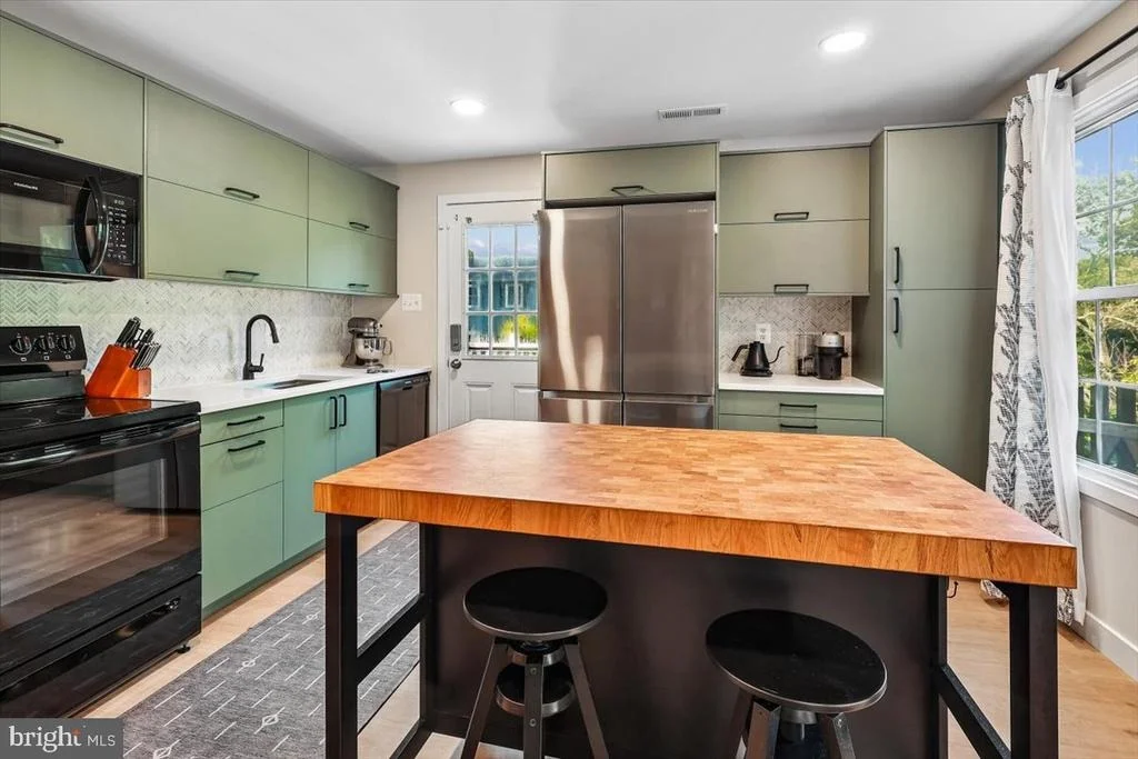 Photo of 613 WEST DRIVE