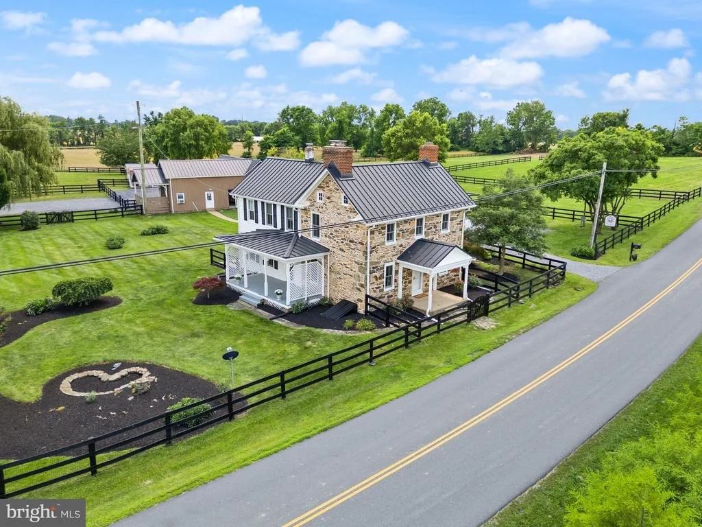 Photo of 20596 AIRMONT ROAD
