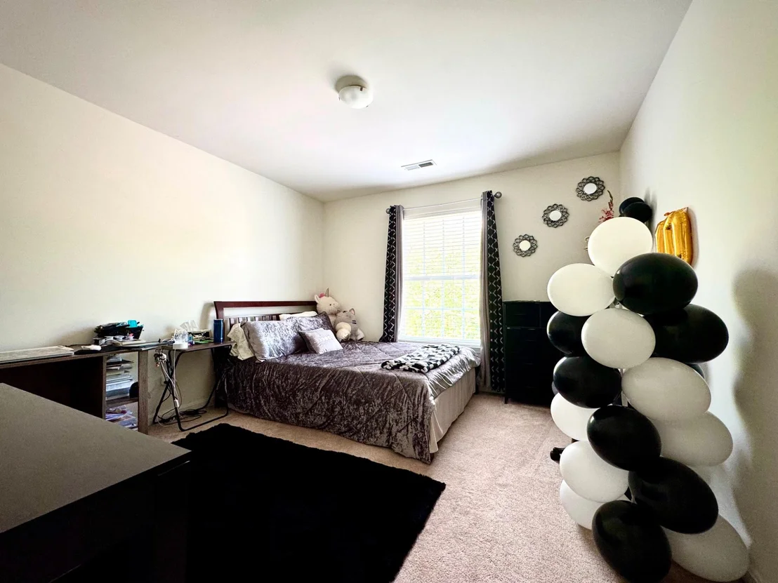Photo of 19237 POTOMAC CREST DRIVE