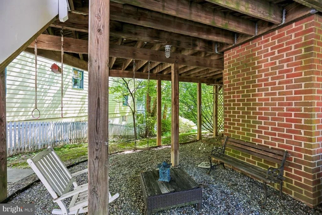 Photo of 465 TSCHIFFELY SQUARE ROAD