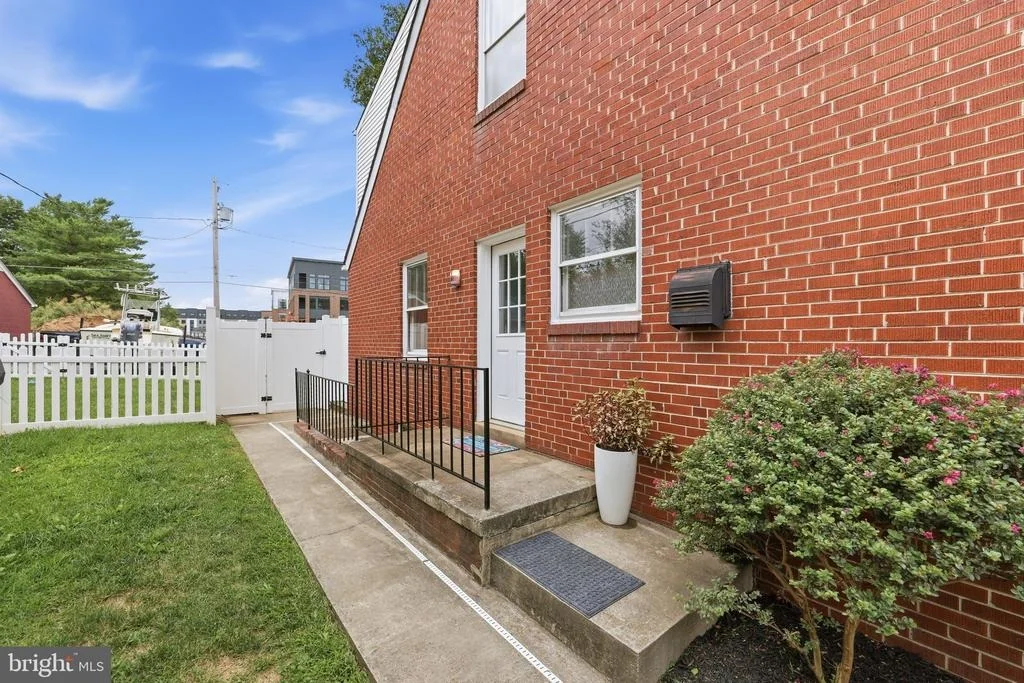 Photo of 412 CARROLL PARKWAY