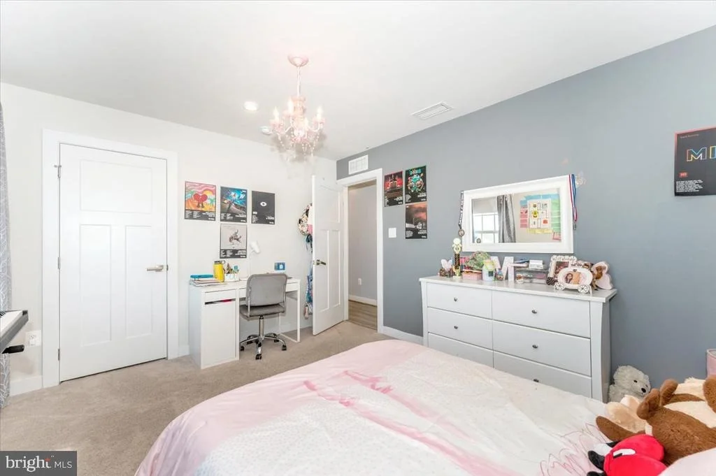 Photo of 76 VANCOUVER PLACE