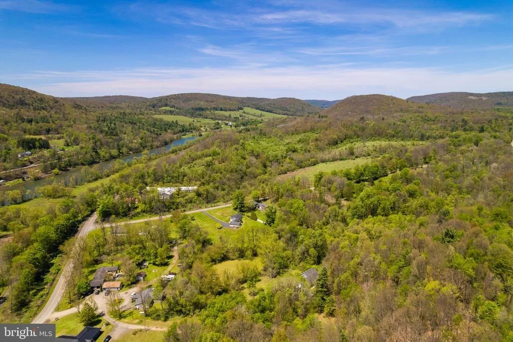 Photo of 007 STATE LINE ROAD