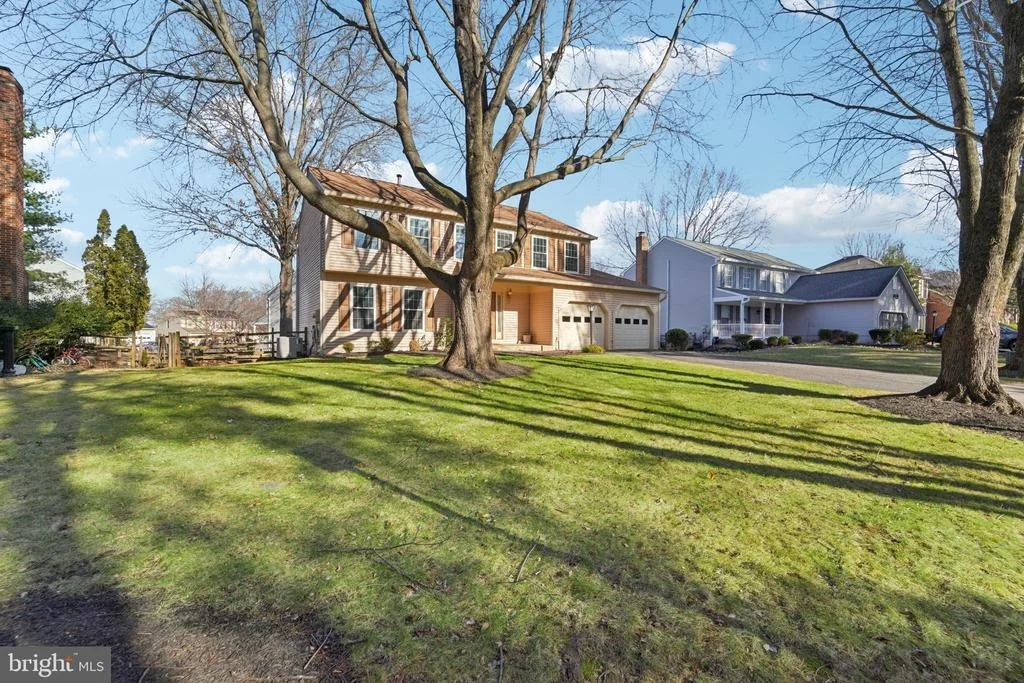 Photo of 216 BOOKHAM LANE